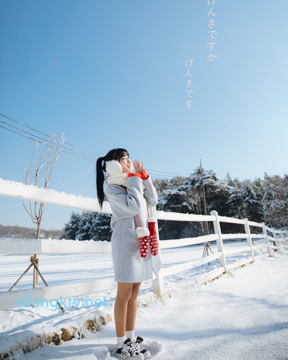 【2023_02_24】Video_of_the_process_of_undressing_outside_🎥.m4v